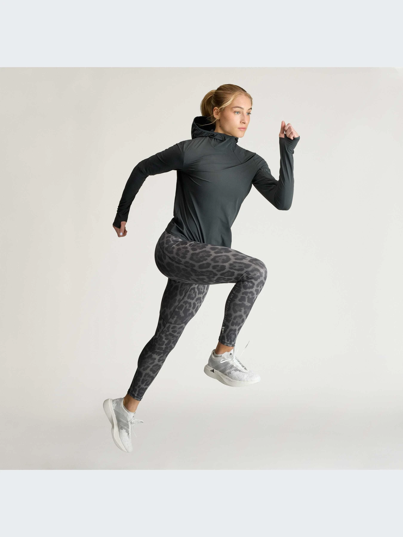Худи и свитшоты Adidas модель KR6172-KZ Худи и свитшоты Adidas модель KR6172-KZ Фото