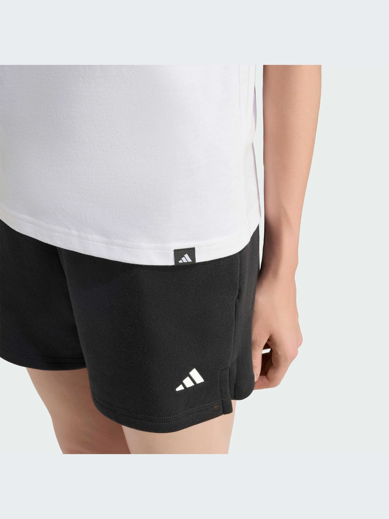 Футболки и поло Adidas модель JZ7896-KZ Футболки и поло Adidas модель JZ7896-KZ Фото